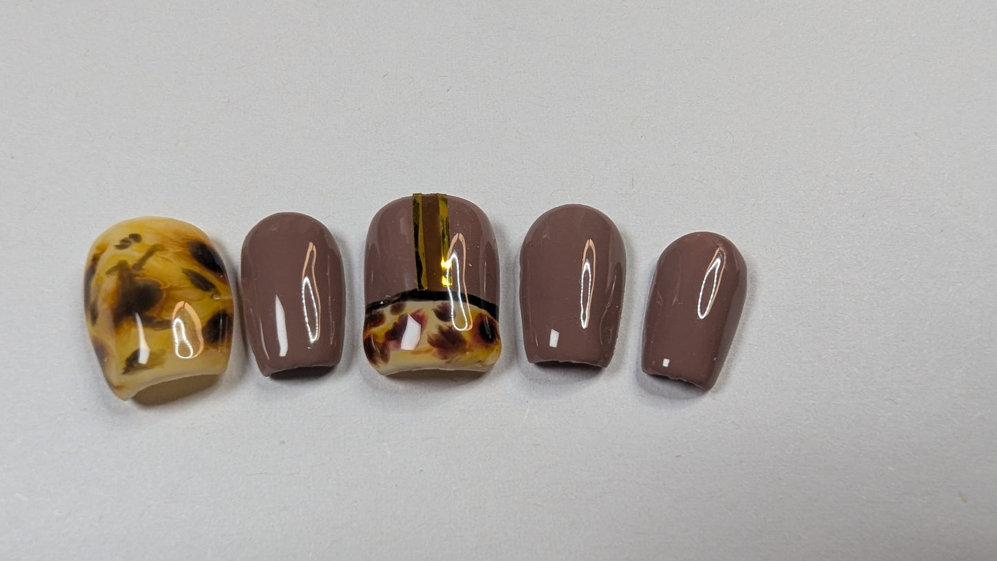 Tortoise Shell Elegance Press-On Nail Set