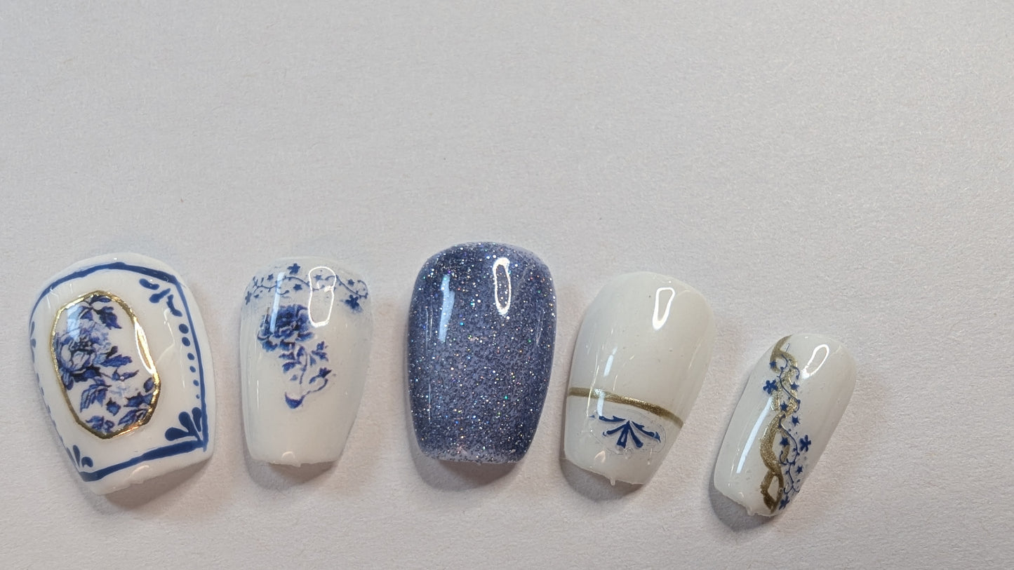 Elegant Blue & White Porcelain-Inspired Press-On Nail Set